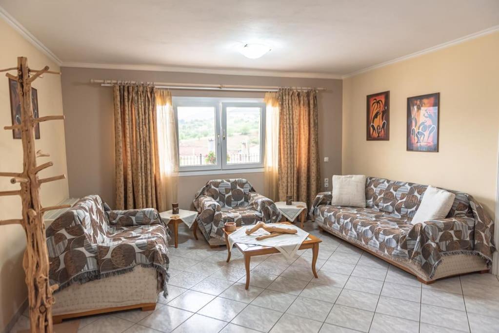 Apartmán Dimitri'S Mountain House Karpenísion Exteriér fotografie