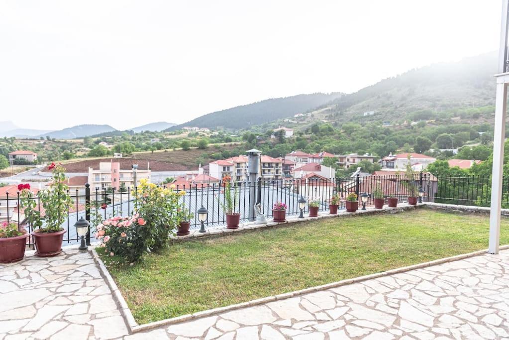 Apartmán Dimitri'S Mountain House Karpenísion Exteriér fotografie