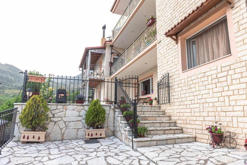 Apartmán Dimitri'S Mountain House Karpenísion Exteriér fotografie